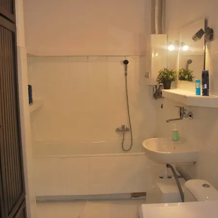 W Cichym Mieszkaniu 50m Od Rynku 홈스테이 *